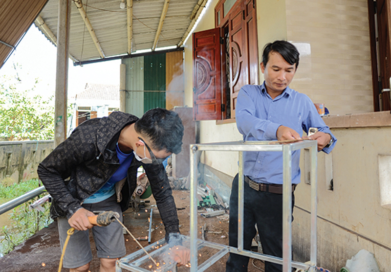 Phát huy vai trò của đảng viên xuất ngũ