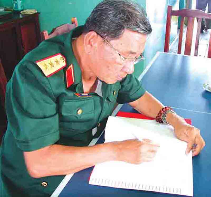 Vị tướng già và những gói quà mang ra Trường Sa
