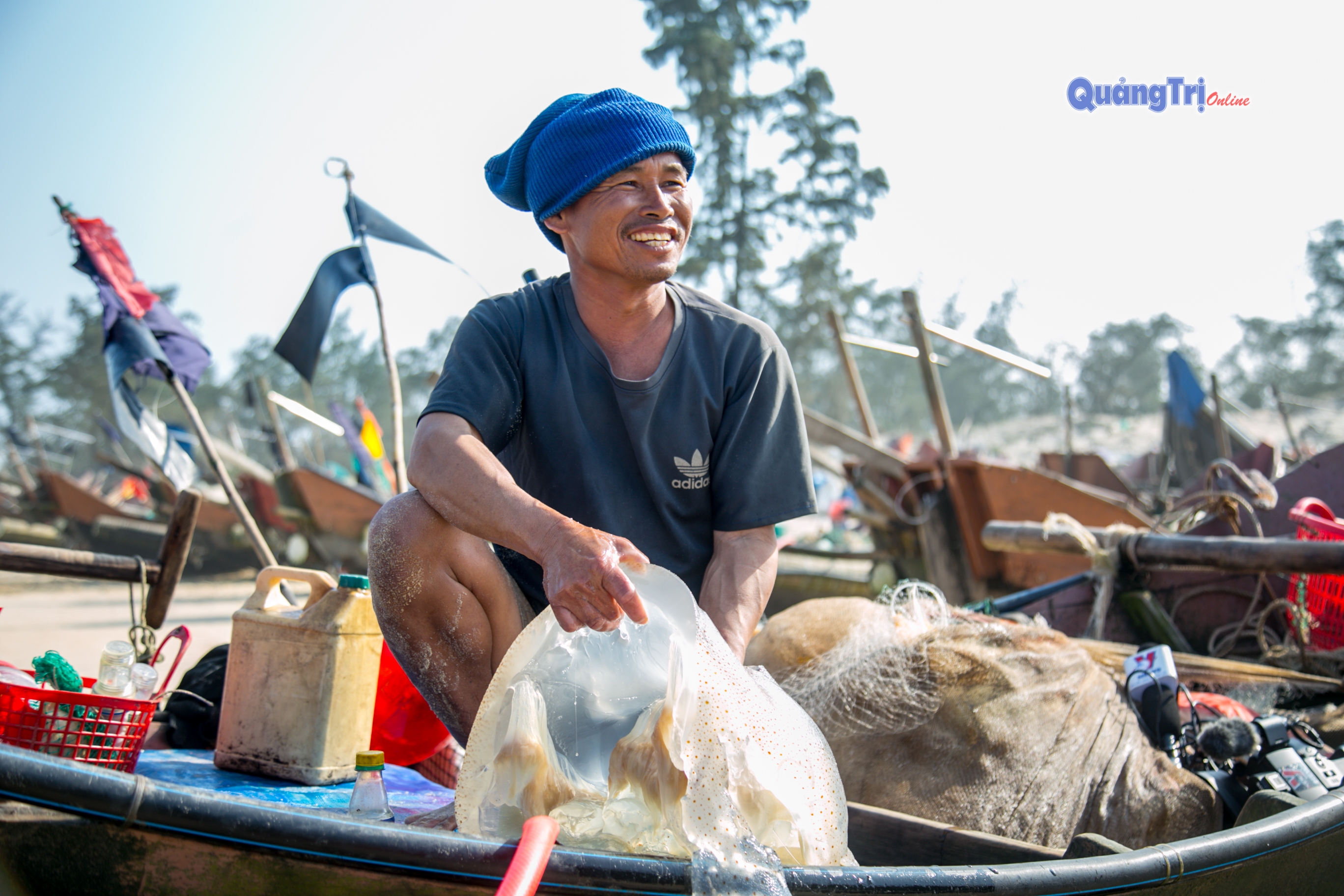 Phóng sự ảnh: Ngư dân vùng biển bãi ngang đón “lộc” cá khoai đầu năm