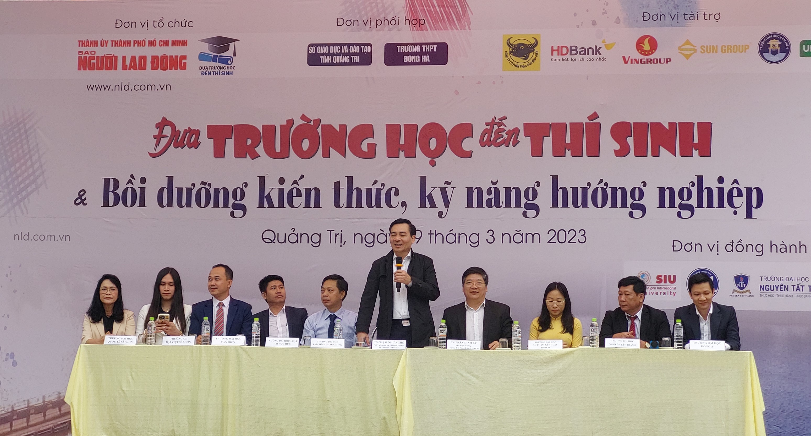 Báo Người Lao động tổ chức Chương trình Đưa trường học đến thí sinh” tại tỉnh Quảng Trị