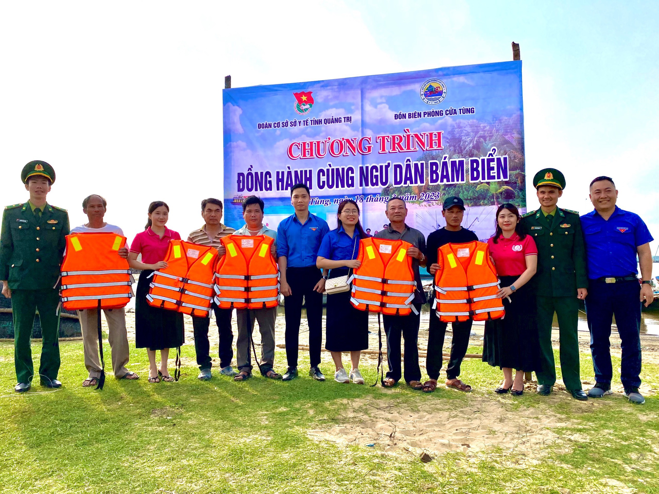 Tổ chức Chương trình “Đồng hành cùng ngư dân bám biển”