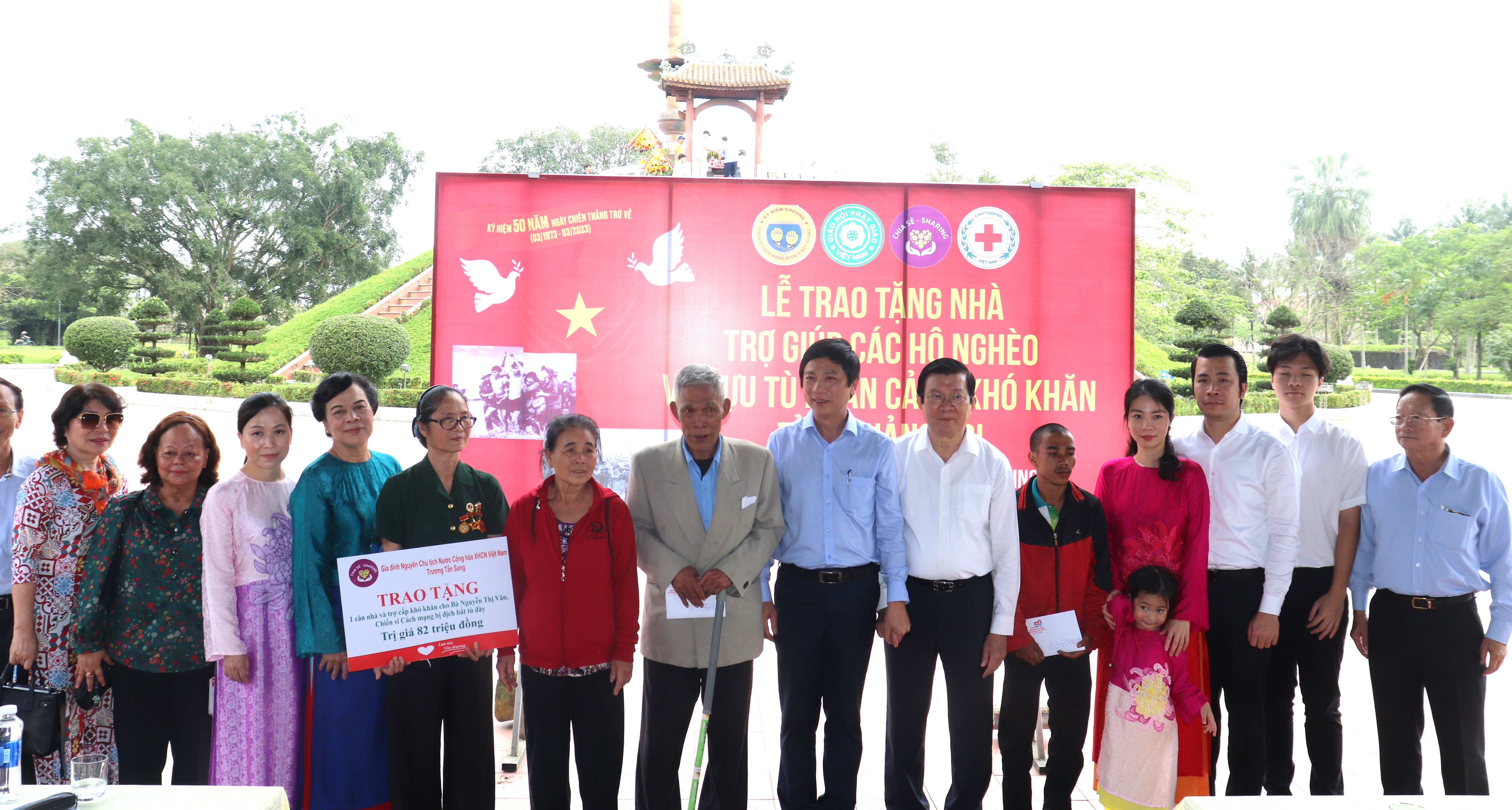 Nguyên Chủ tịch nước Trương Tấn Sang thăm các cựu tù chính trị yêu nước tại Quảng Trị
