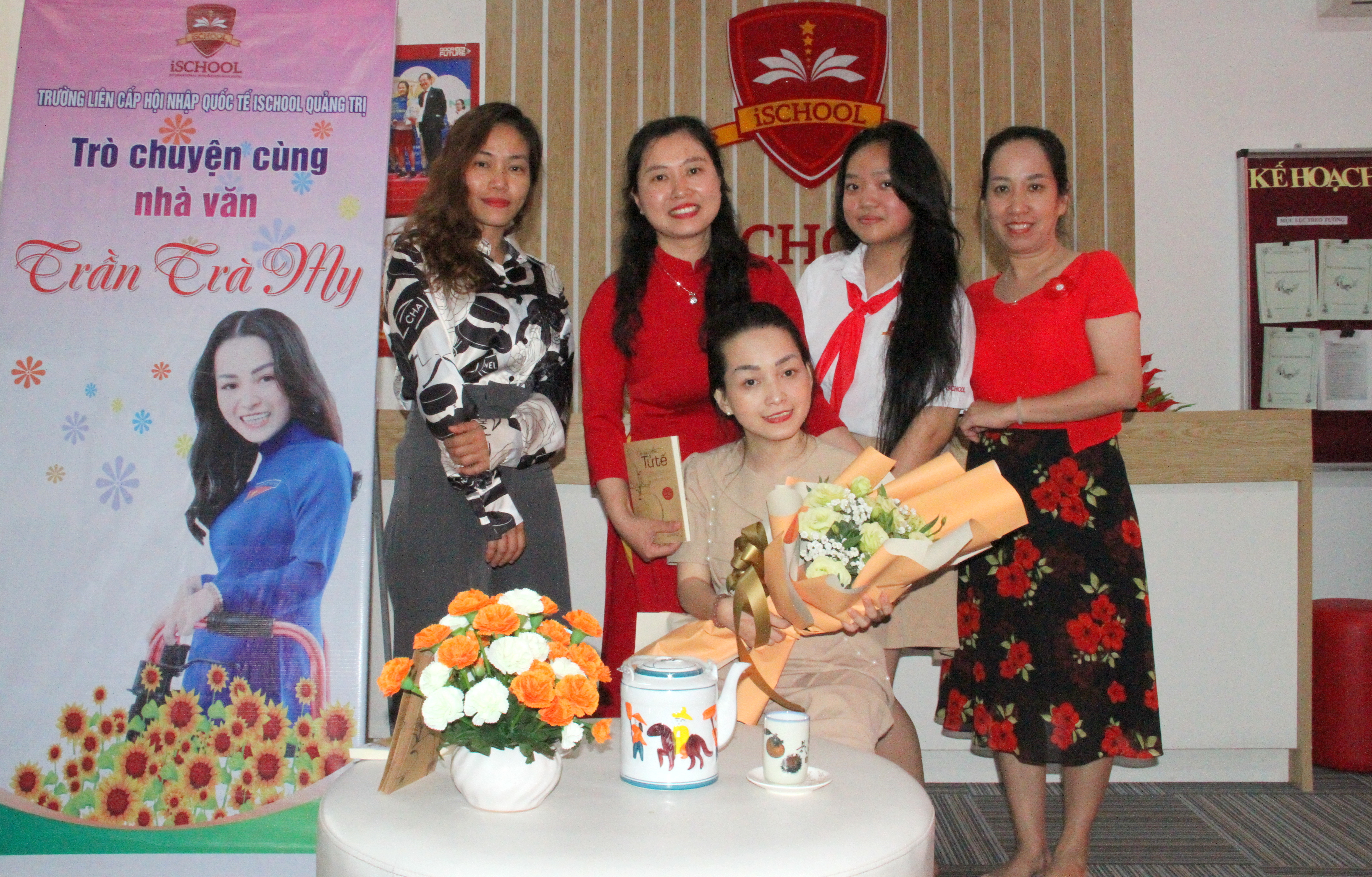 Nhà văn khuyết tật TrầnTrà My truyền cảm hứng về nghị lực sống tới giới trẻ Quảng Trị