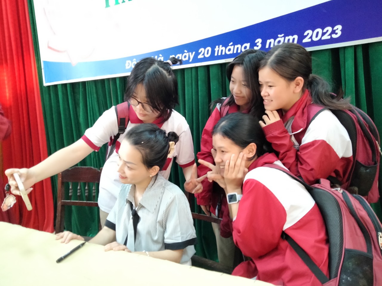 Nhà văn khuyết tật TrầnTrà My truyền cảm hứng về nghị lực sống tới giới trẻ Quảng Trị