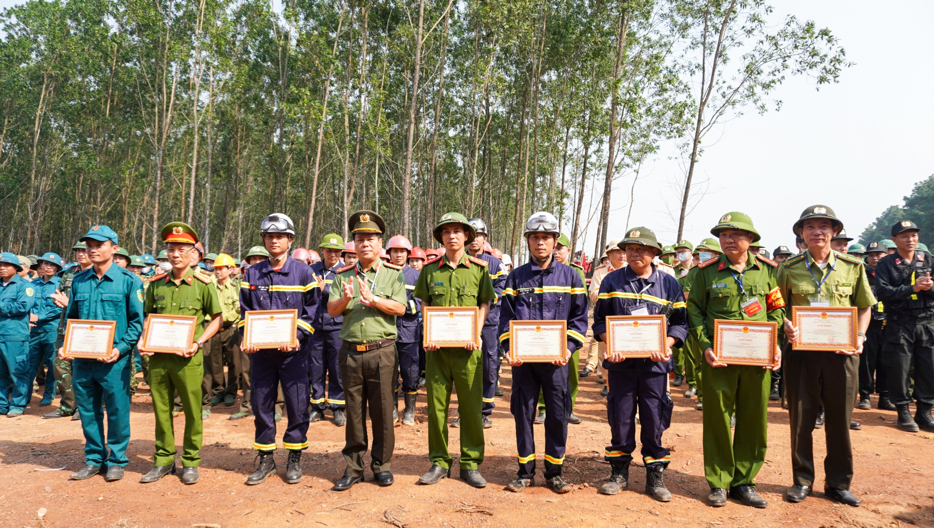 Hơn 300 người thực tập phương án chữa cháy rừng quy mô cấp tỉnh