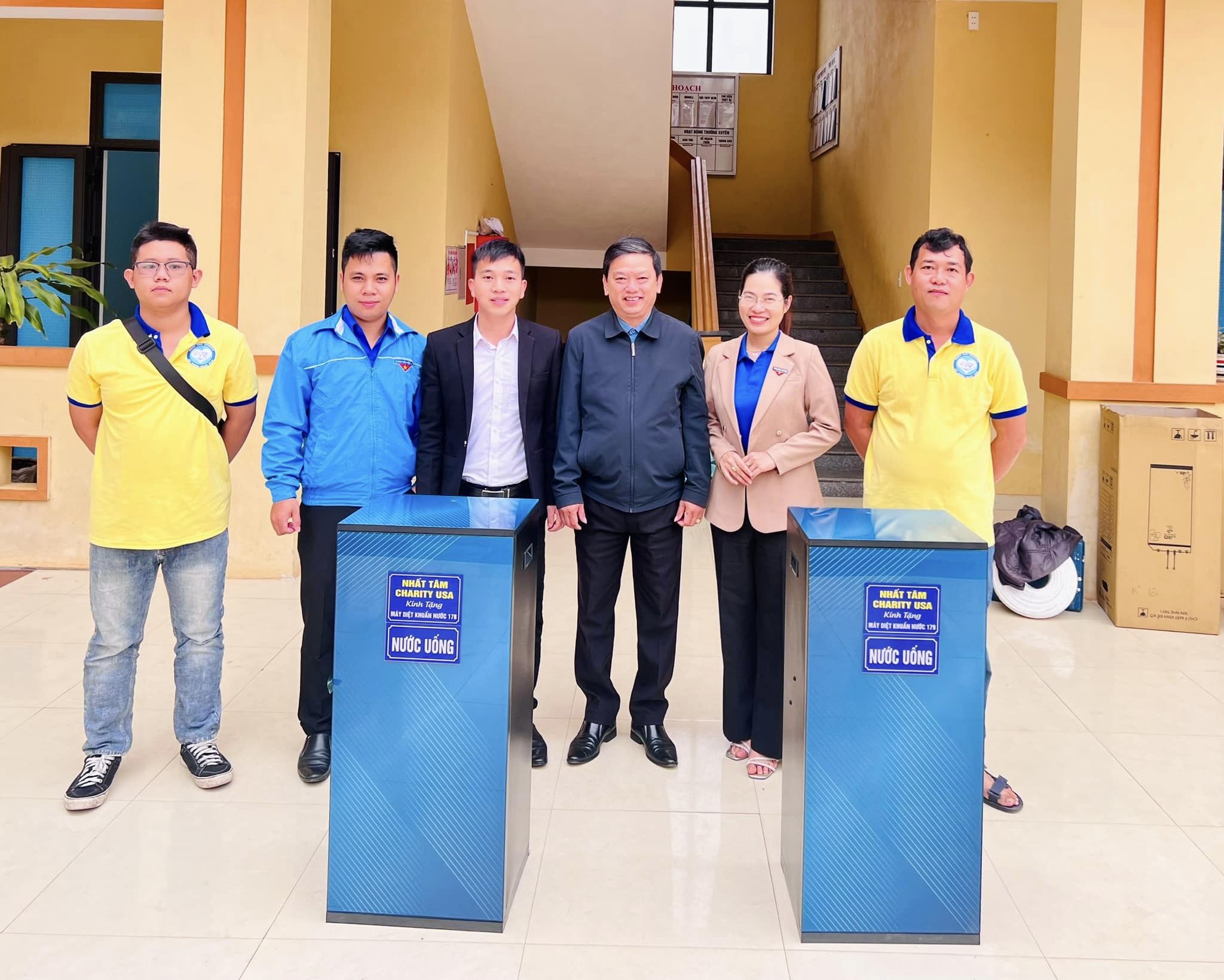 Trao tặng 12 máy lọc nước cho các trường học