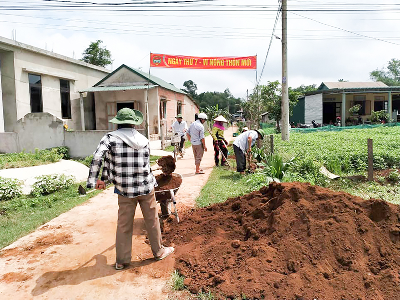 Nông dân Gio Quang chung tay xây dựng quê hương