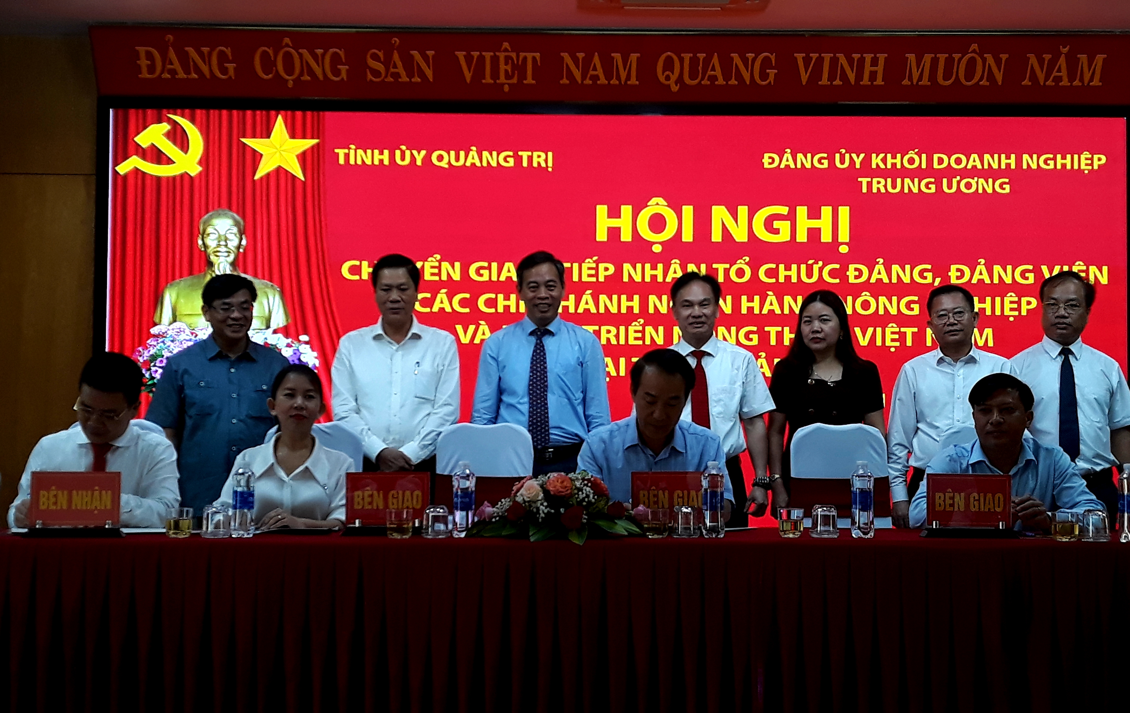 Chuyển giao tổ chức đảng thuộc ngân hàng Agribank tại Quảng Trị về Đảng ủy Ngân hàng Agribank Việt Nam