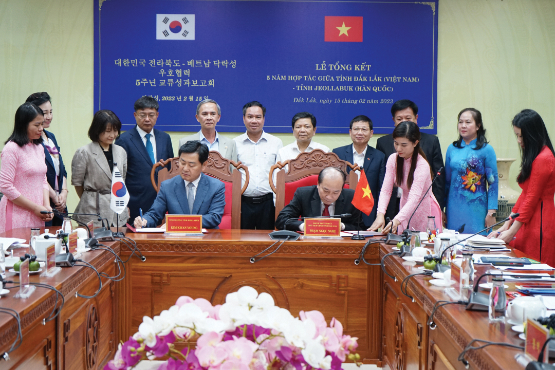 Báo Đắk Lắk với công tác đấu tranh chống âm mưu lợi dụng vấn đề tôn giáo để phá hoại khối đại đoàn kết toàn dân tộc trên địa bàn tỉnh 