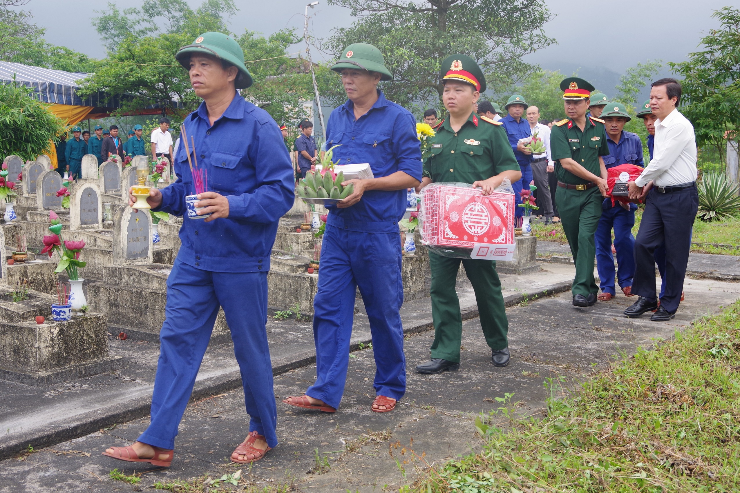 Đakrông: Truy điệu và an táng 2 hài cốt liệt sĩ