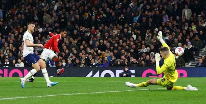 Son Heung-min ghi bàn khiến Man United rơi chiến thắng