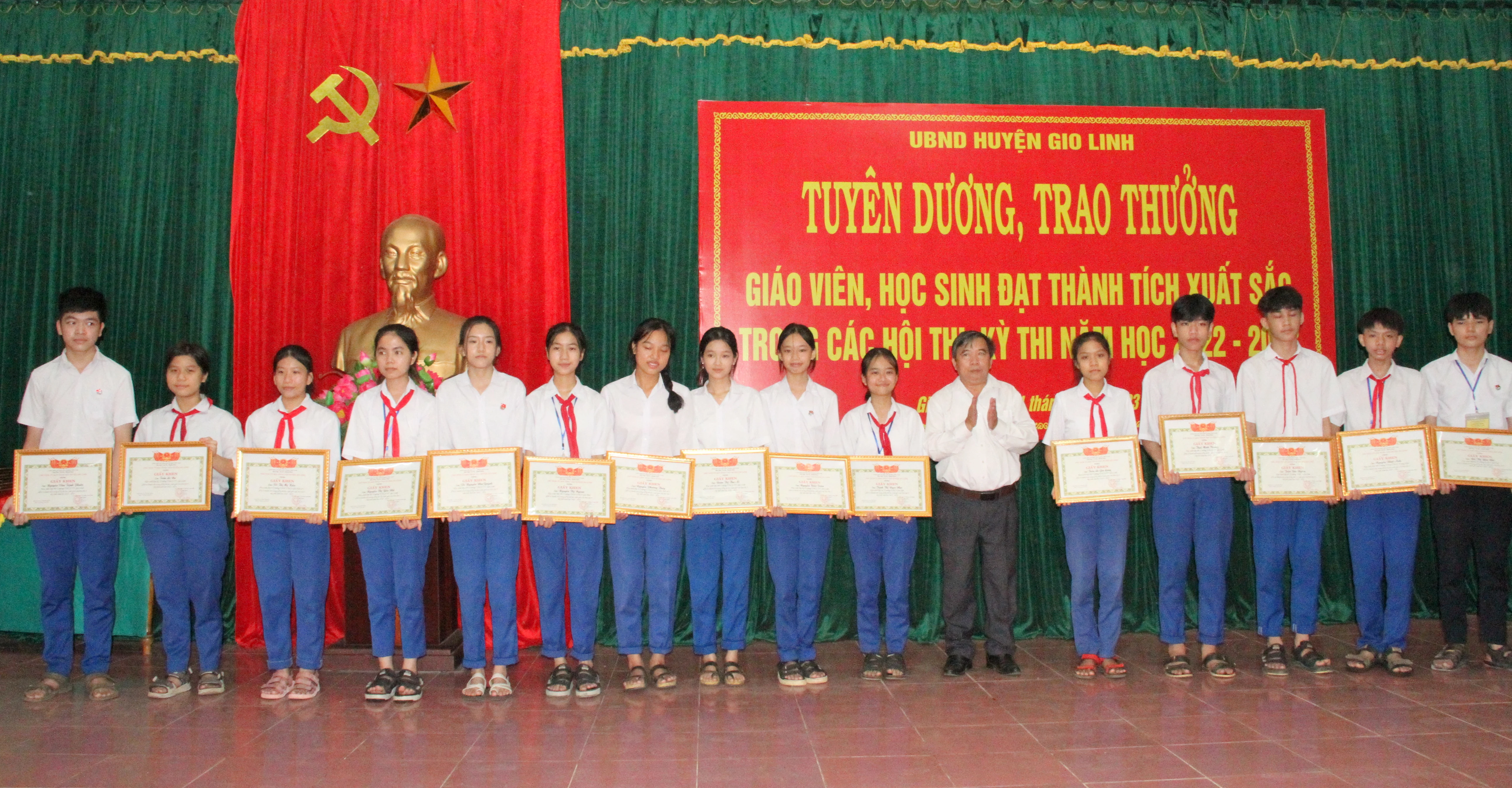 Gio Linh: Tuyên dương giáo viên, học sinh đạt thành tích xuất sắc các hội thi, kỳ thi