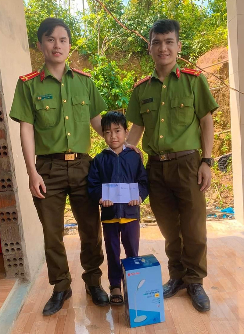 Những việc làm thiết thực của tuổi trẻ Công an huyện Đakrông