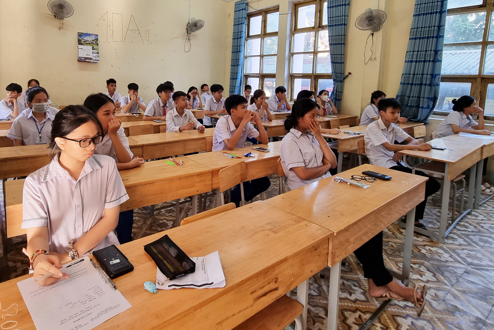 Thi tuyển sinh lớp 10 THPT: Sáng nay 2/6, thí sinh làm bài thi môn Toán, Tiếng Anh