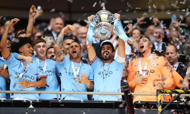 Hạ MU bằng 2 tuyệt phẩm, Man City vô địch cúp FA