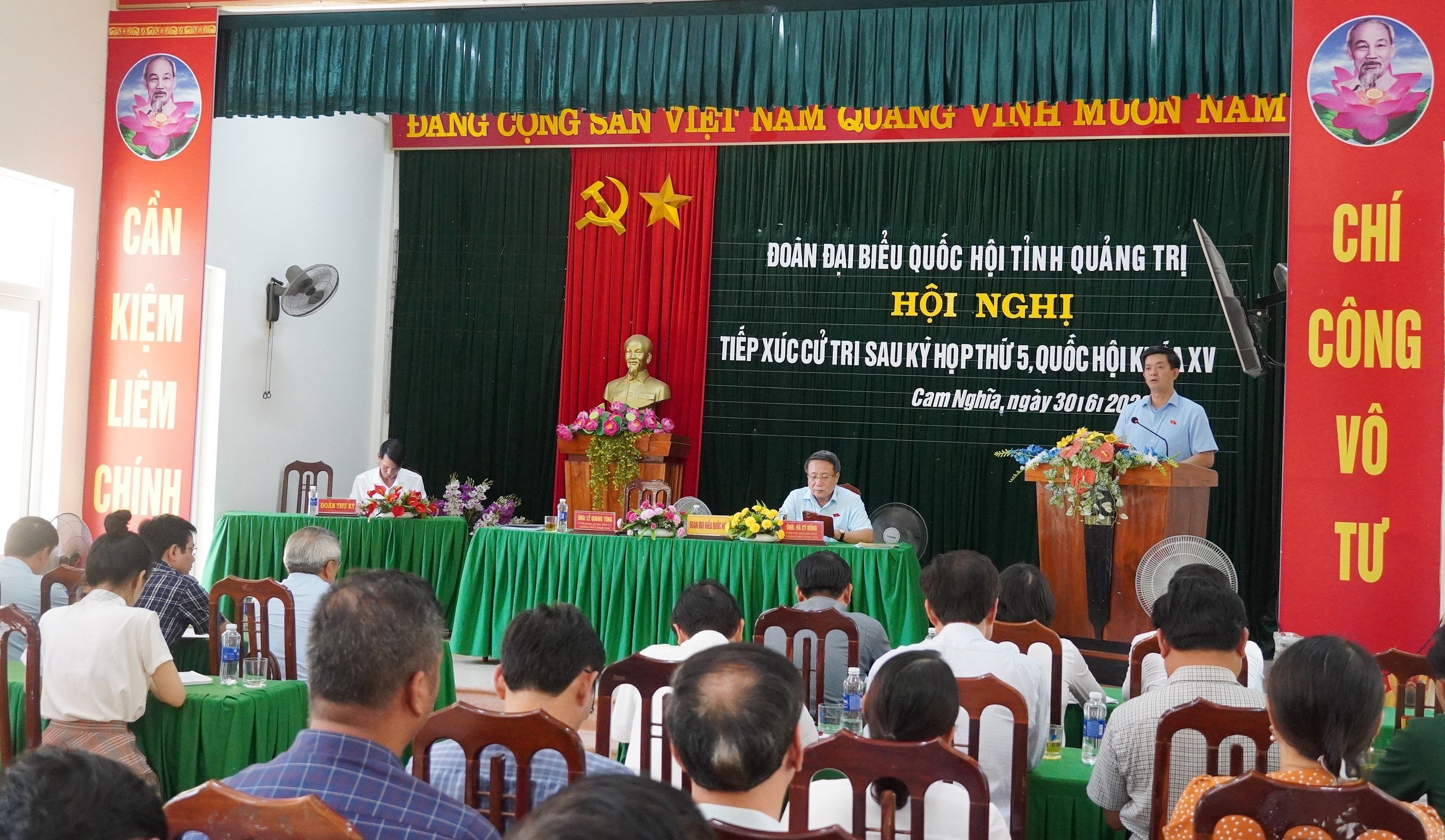 Cử tri xã Cam Nghĩa kiến nghị giải quyết nhiều vấn đề về đất đai
