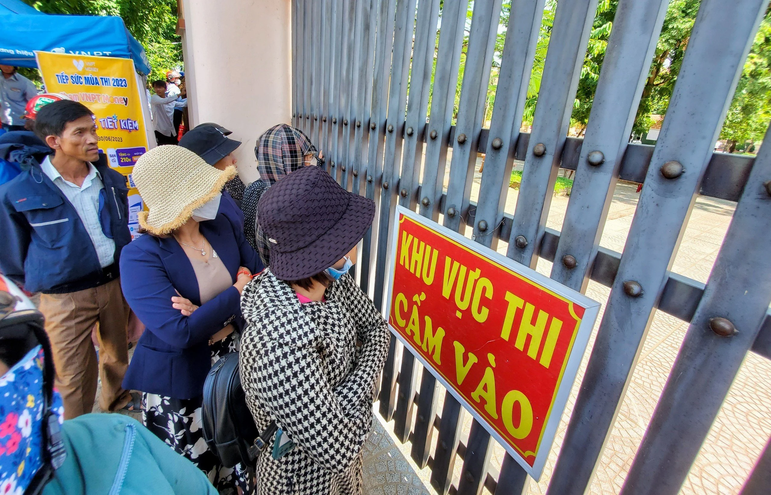 Kết thúc môn thi đầu tiên Kỳ thi tốt nghiệp THPT năm 2023: Đề thi Ngữ Văn thú vị, thí sinh tự tin đạt điểm cao