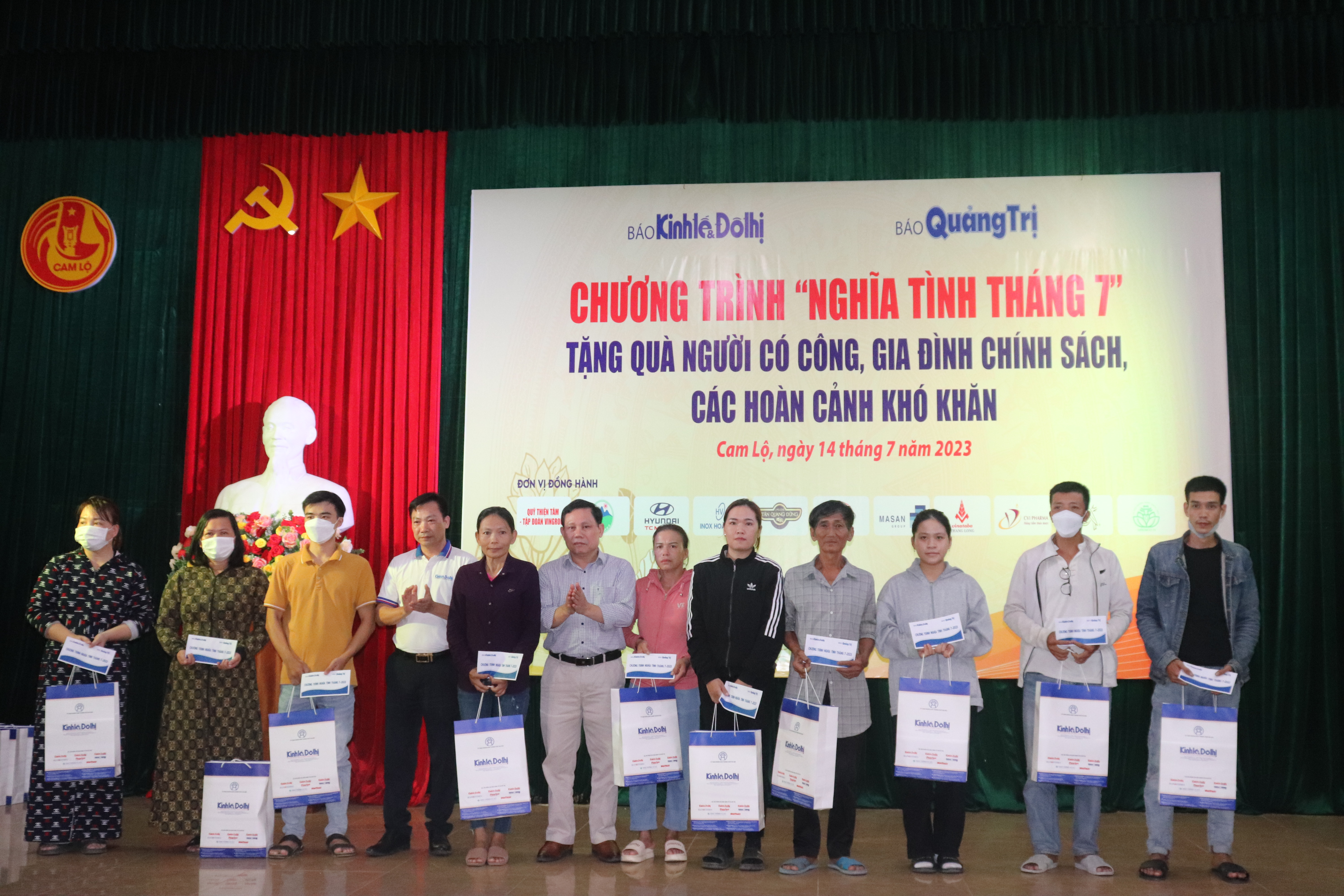 Chương trình “Nghĩa tình tháng 7”: Trao 120 suất quà cho gia đình chính sách, người có hoàn cảnh khó khăn ở huyện Cam Lộ