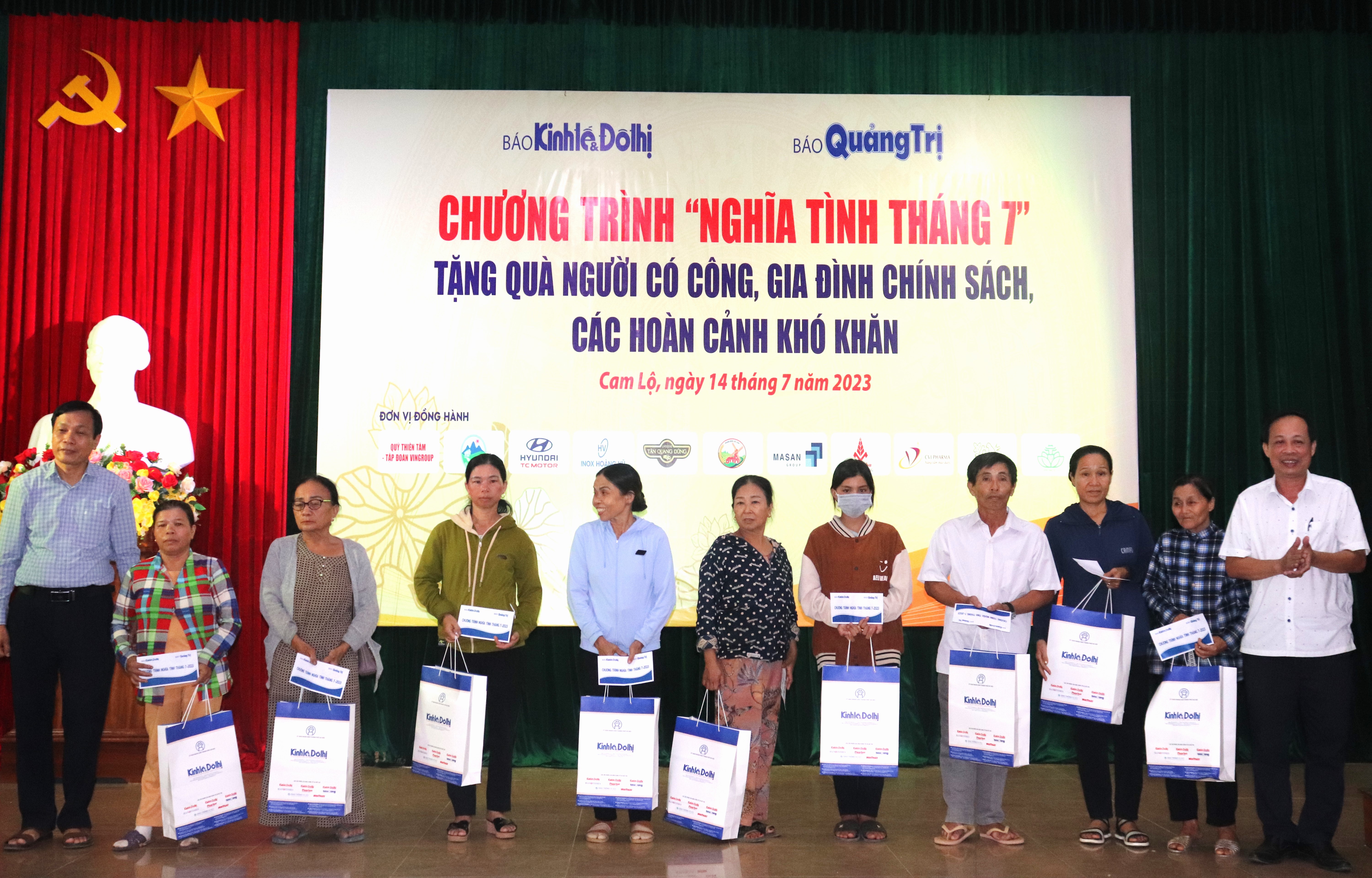 Chương trình “Nghĩa tình tháng 7”: Trao 120 suất quà cho gia đình chính sách, người có hoàn cảnh khó khăn ở huyện Cam Lộ