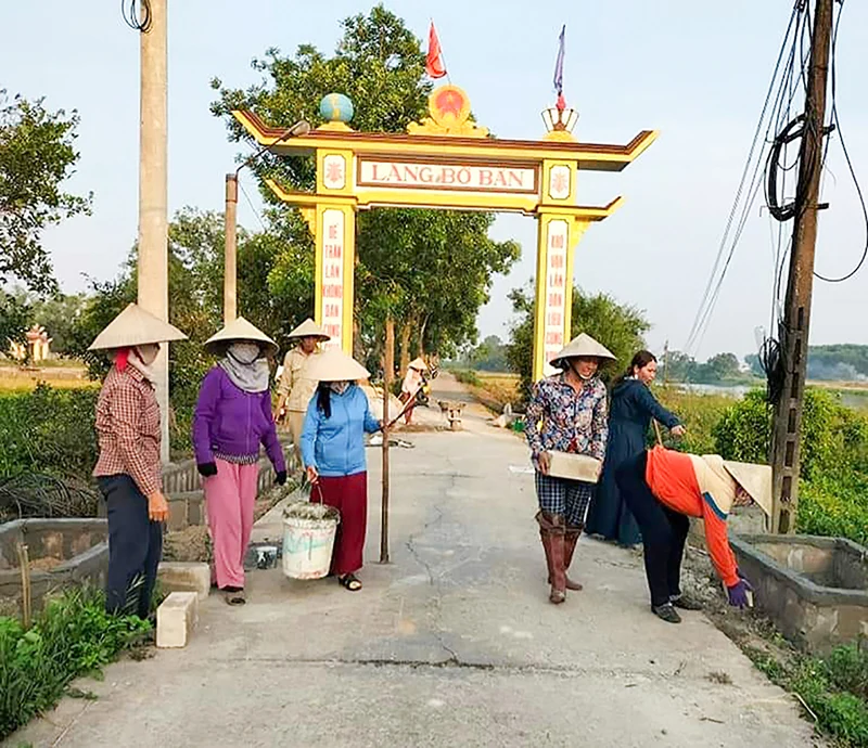 Phụ nữ tích cực tham gia xây dựng nông thôn mới