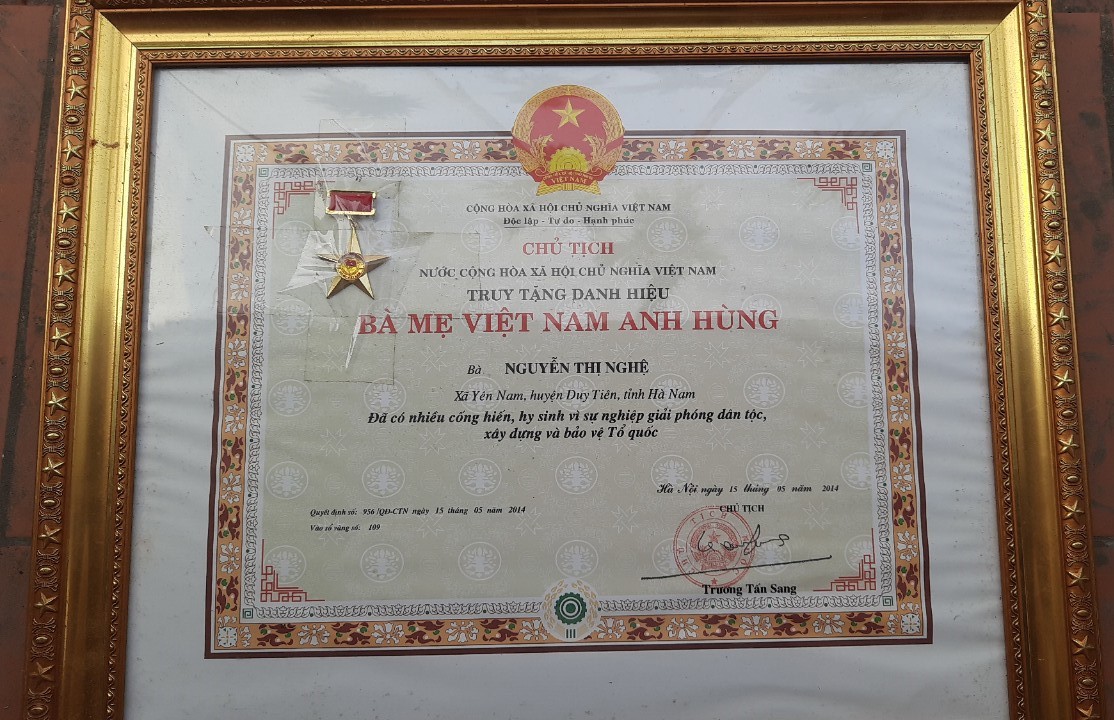 Lá rụng về cội