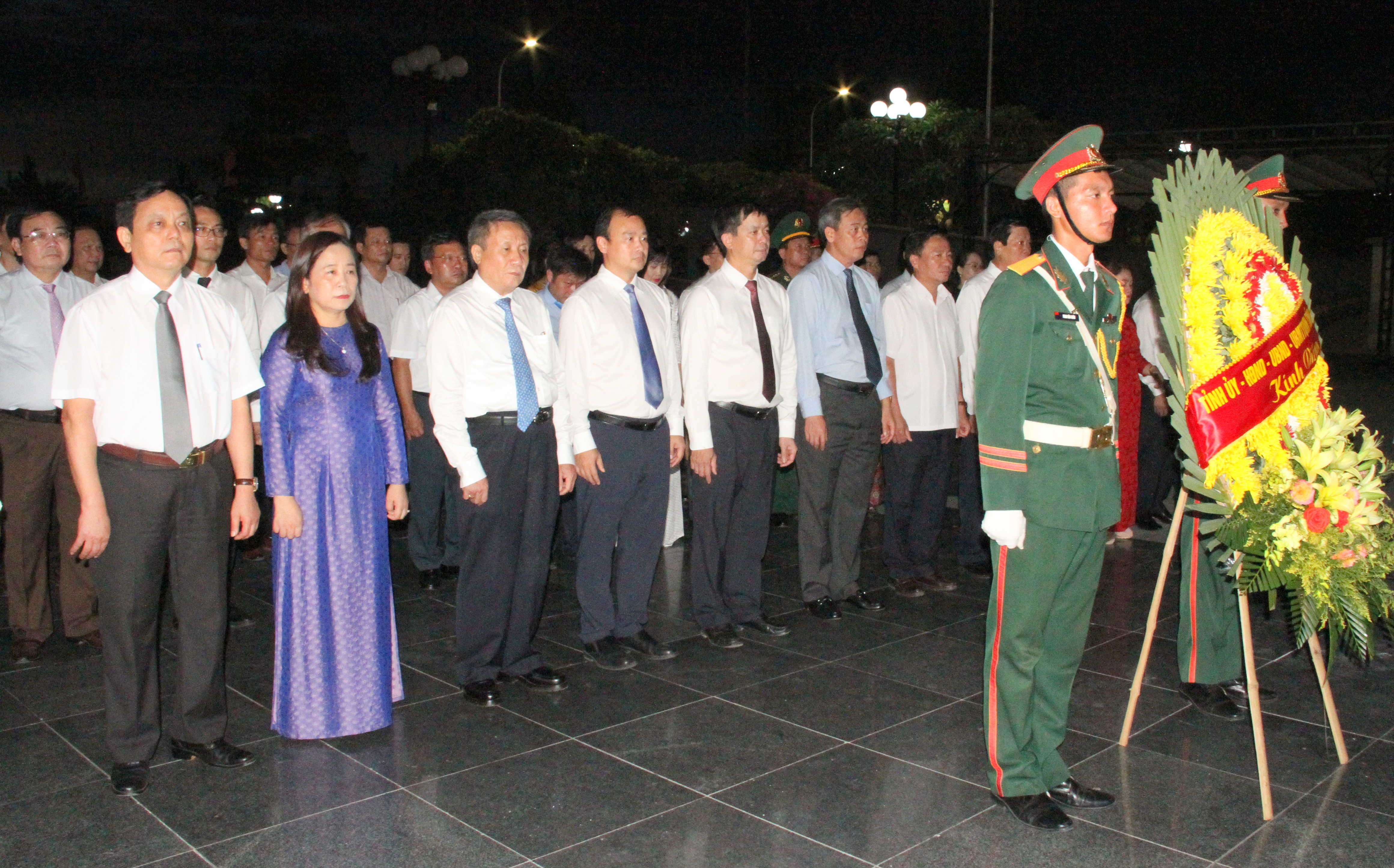 Lãnh đạo tỉnh tri ân các anh hùng liệt sĩ