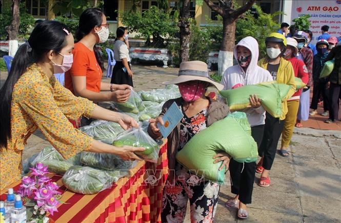 Hãy thay đổi để giúp đỡ người nghèo được nhiều hơn
