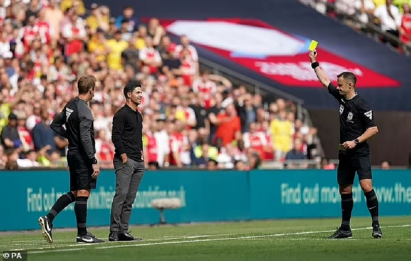 Để mất Siêu Cup Anh, HLV Pep Guardiola phàn nàn về thời gian trận đấu