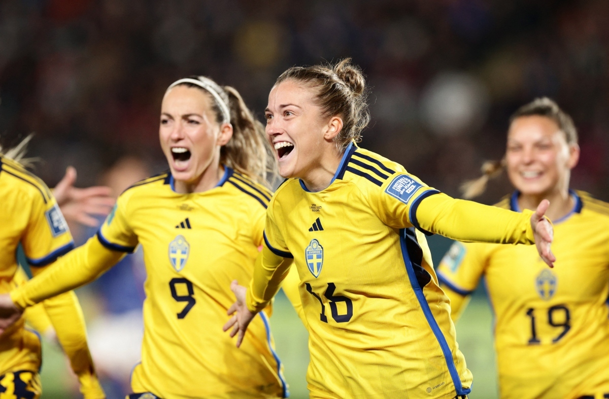 Xác định 2 đội đầu tiên vào bán kết World Cup 2023