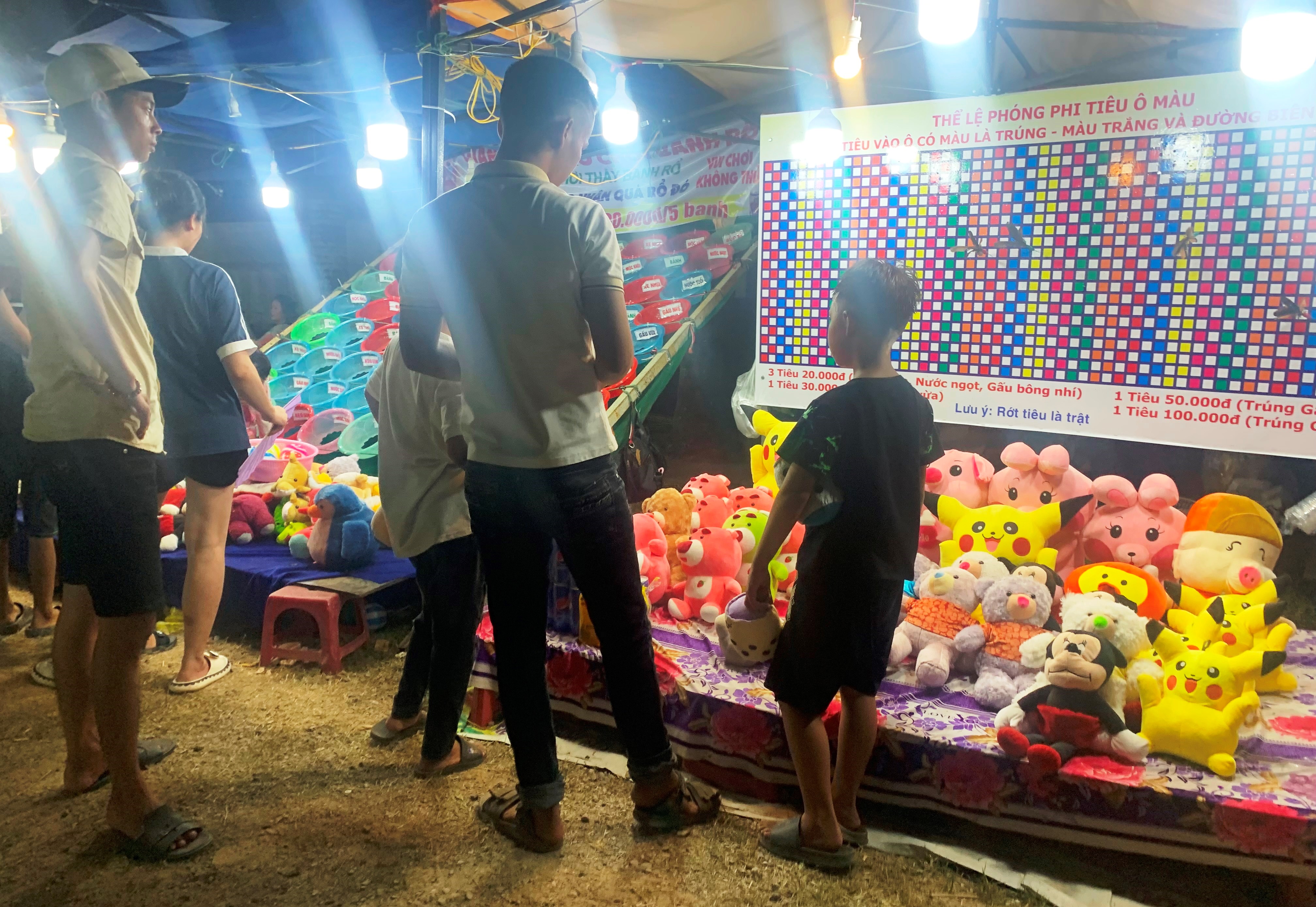 Không còn tình trạng chơi bầu cua ăn tiền trước Trung tâm Hành hương Đức mẹ La Vang