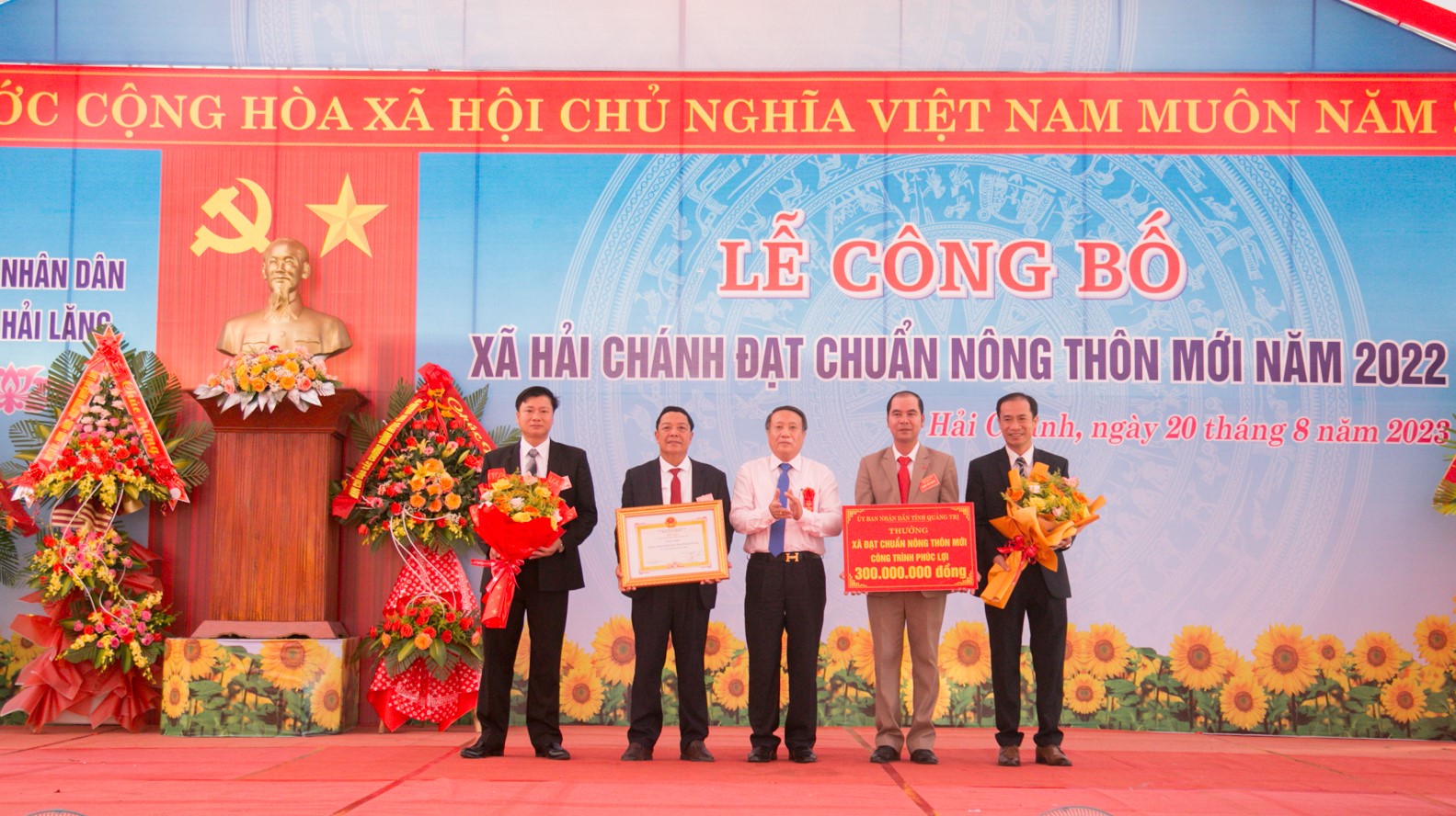 Hải Chánh đón nhận xã đạt chuẩn nông thôn mới