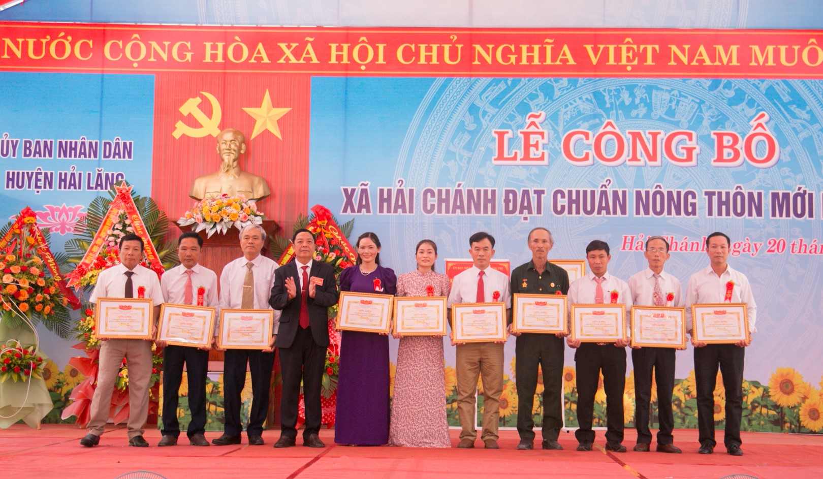 Hải Chánh đón nhận xã đạt chuẩn nông thôn mới