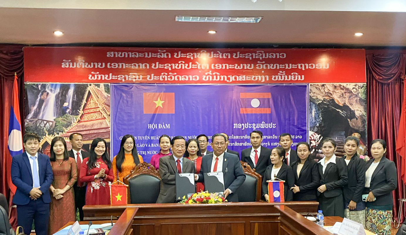 Hội đàm trao đổi kinh nghiệm giữa Ban Tuyên giáo Tỉnh ủy Quảng Trị và Ban Tuyên huấn Tỉnh ủy Salavan