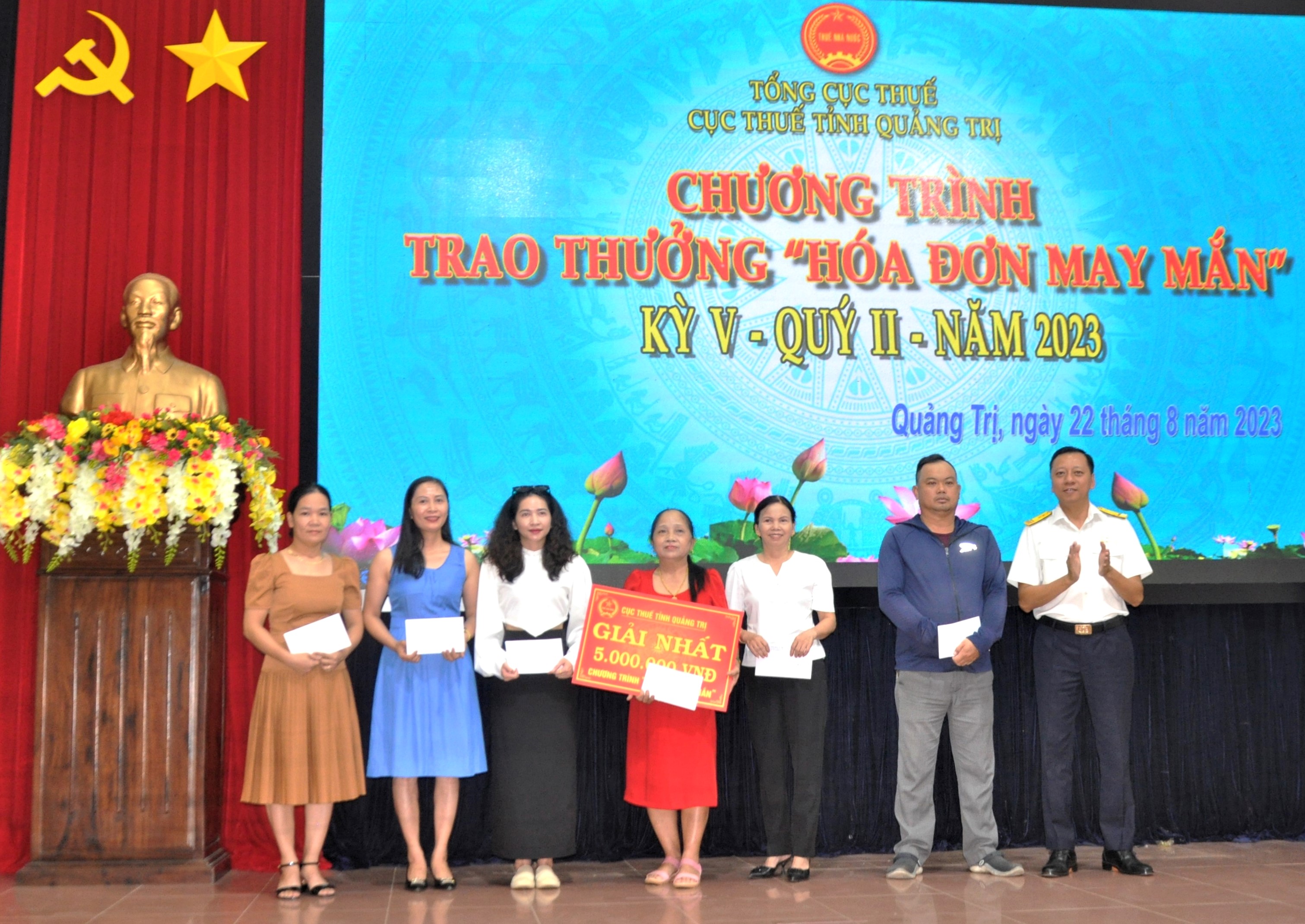Trao thưởng chương trình “Hóa đơn may mắn” kỳ V - quý II, năm 2023