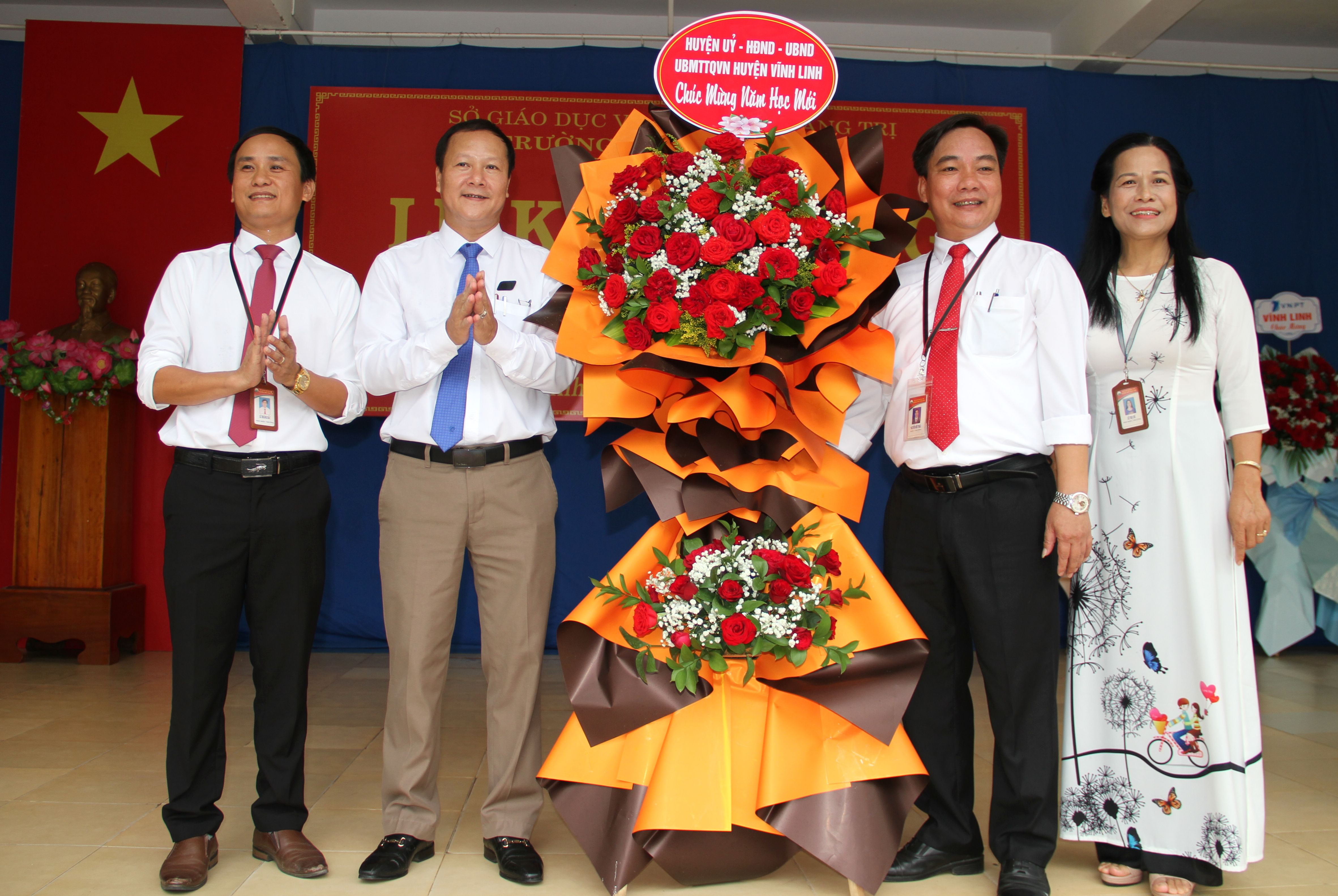 Chủ tịch UBND tỉnh Võ Văn Hưng dự lễ khai giảng năm học mới tại Trường THPT Vĩnh Linh