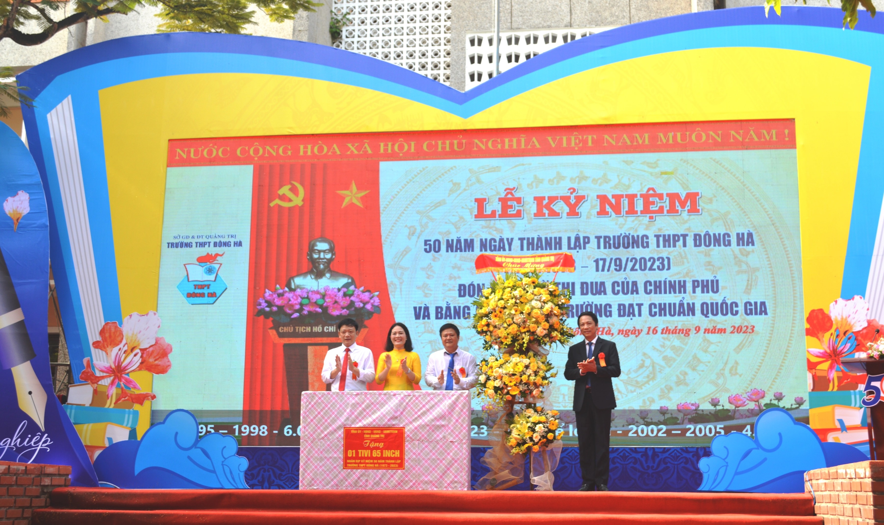 Kỷ niệm 50 năm thành lập Trường THPT Đông Hà