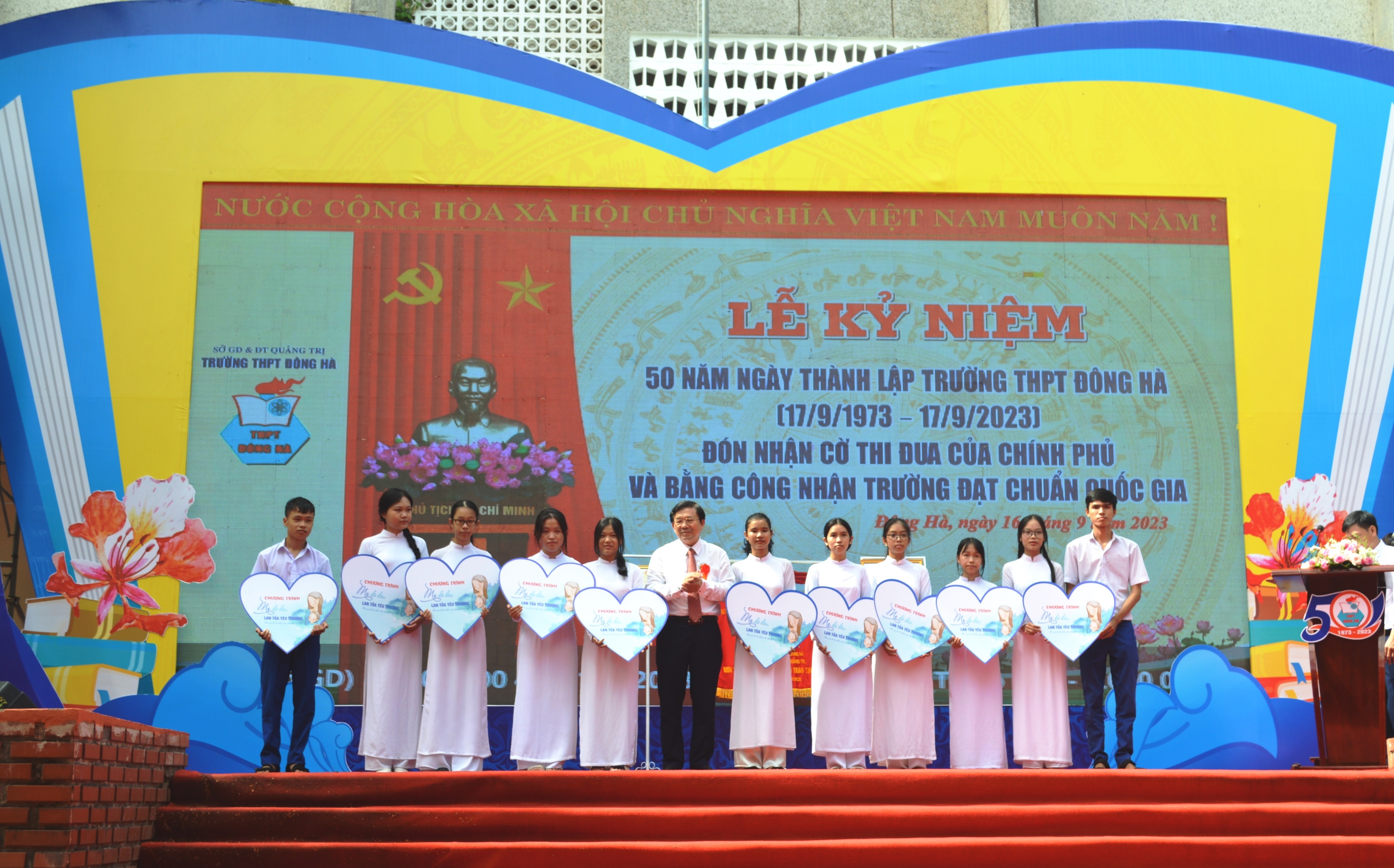 Kỷ niệm 50 năm thành lập Trường THPT Đông Hà