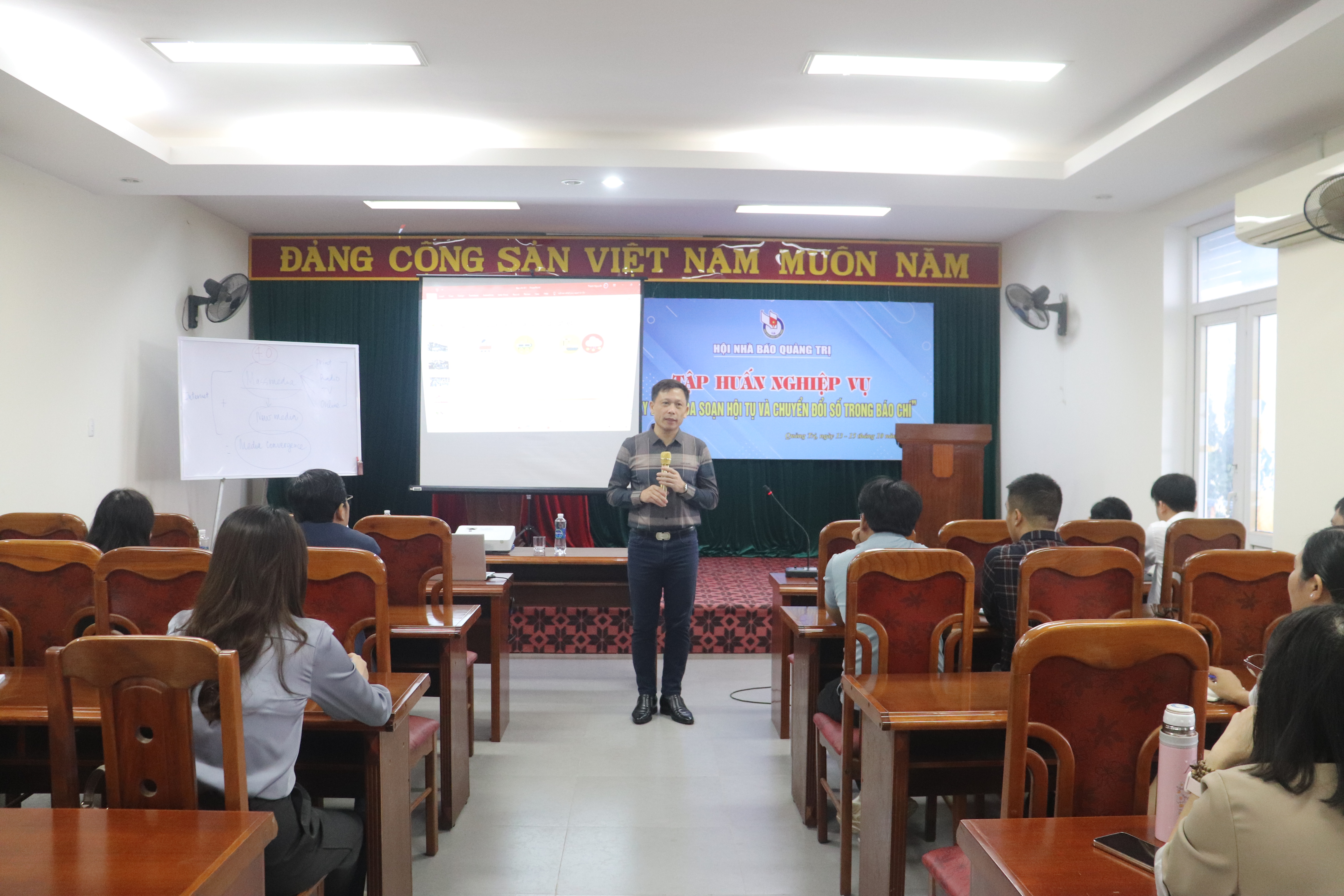 Tập huấn nghiệp vụ “Xây dựng tòa soạn hội tụ và chuyển đổi số trong báo chí”