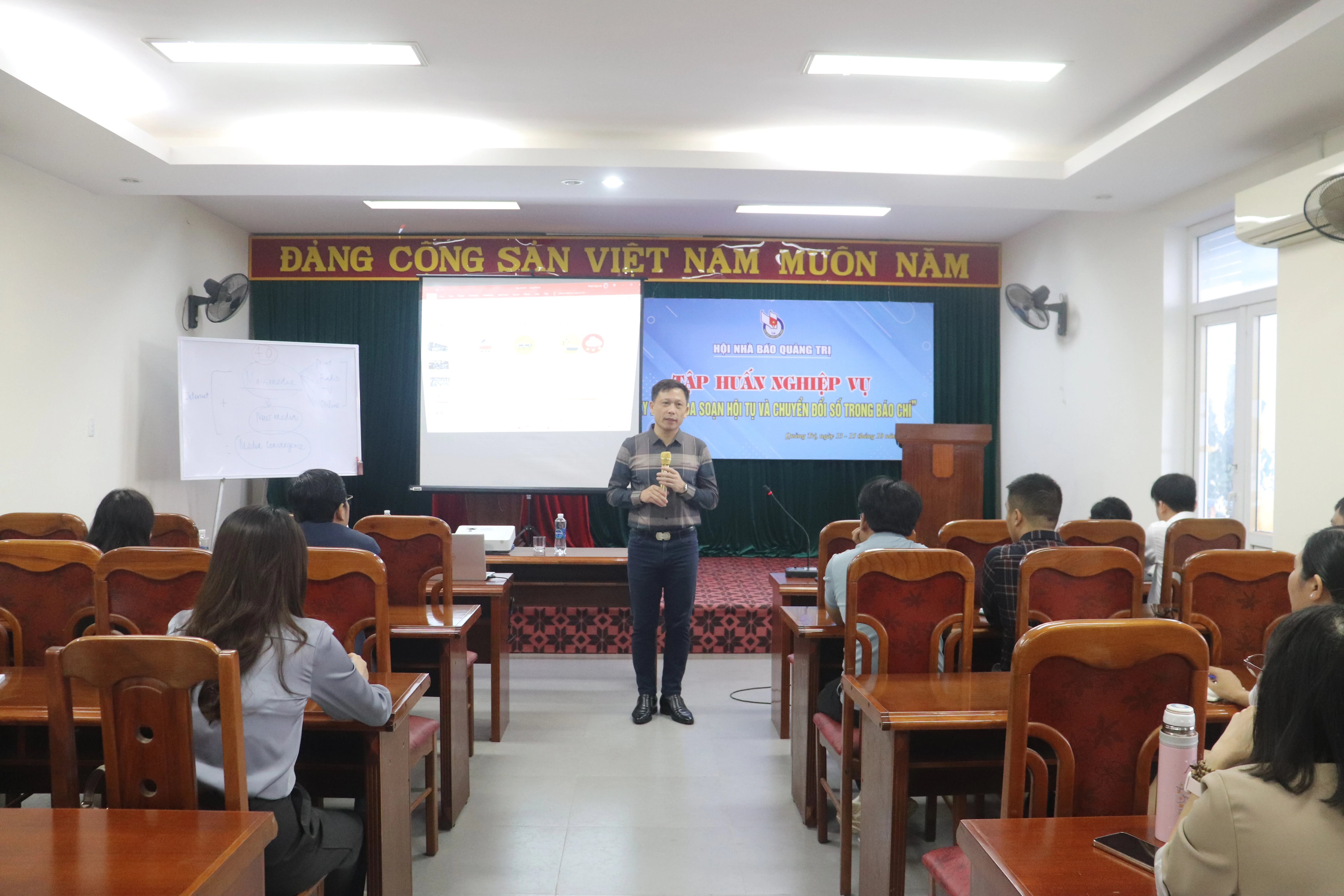 Tập huấn nghiệp vụ “Xây dựng tòa soạn hội tụ và chuyển đổi số trong báo chí”
