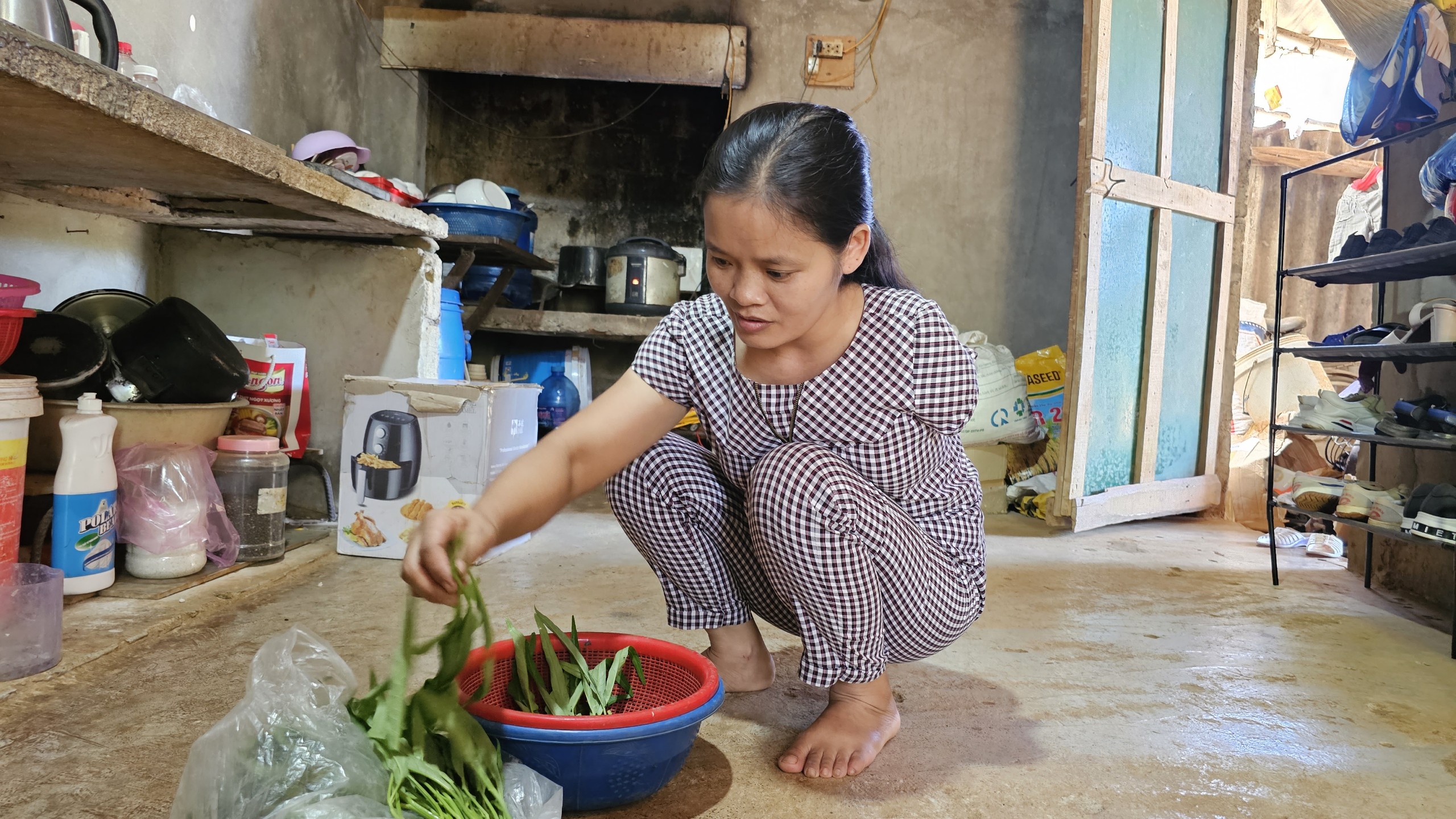 Nỗi lo của người mẹ nghèo