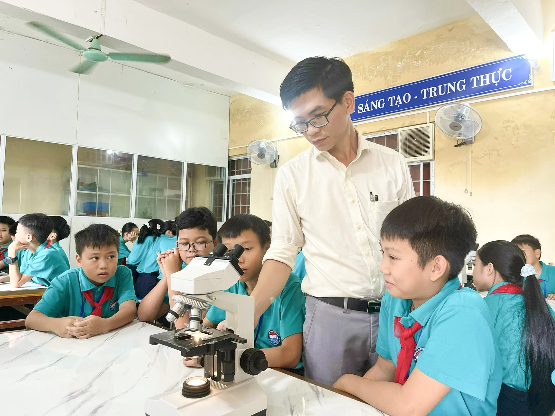 Những giáo viên không ngừng nỗ lực sáng tạo trong công tác