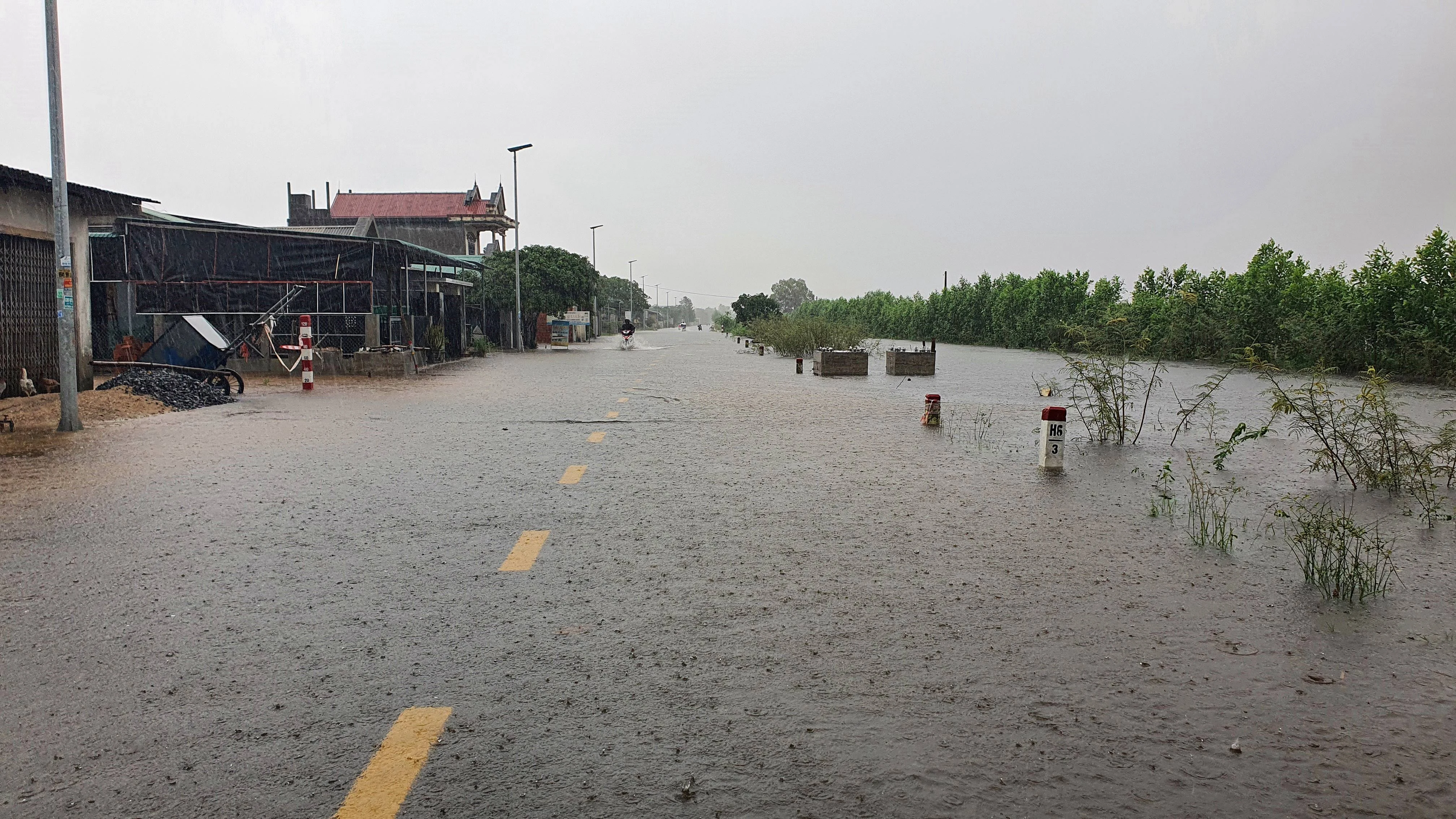 Hải Lăng: Nhiều địa phương bị ngập cục bộ do mưa lớn