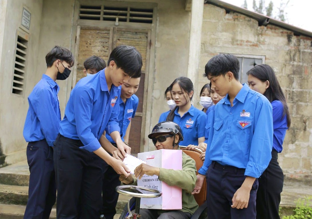 Càng tìm hiểu, càng tin yêu và muốn học tập Bác nhiều hơn