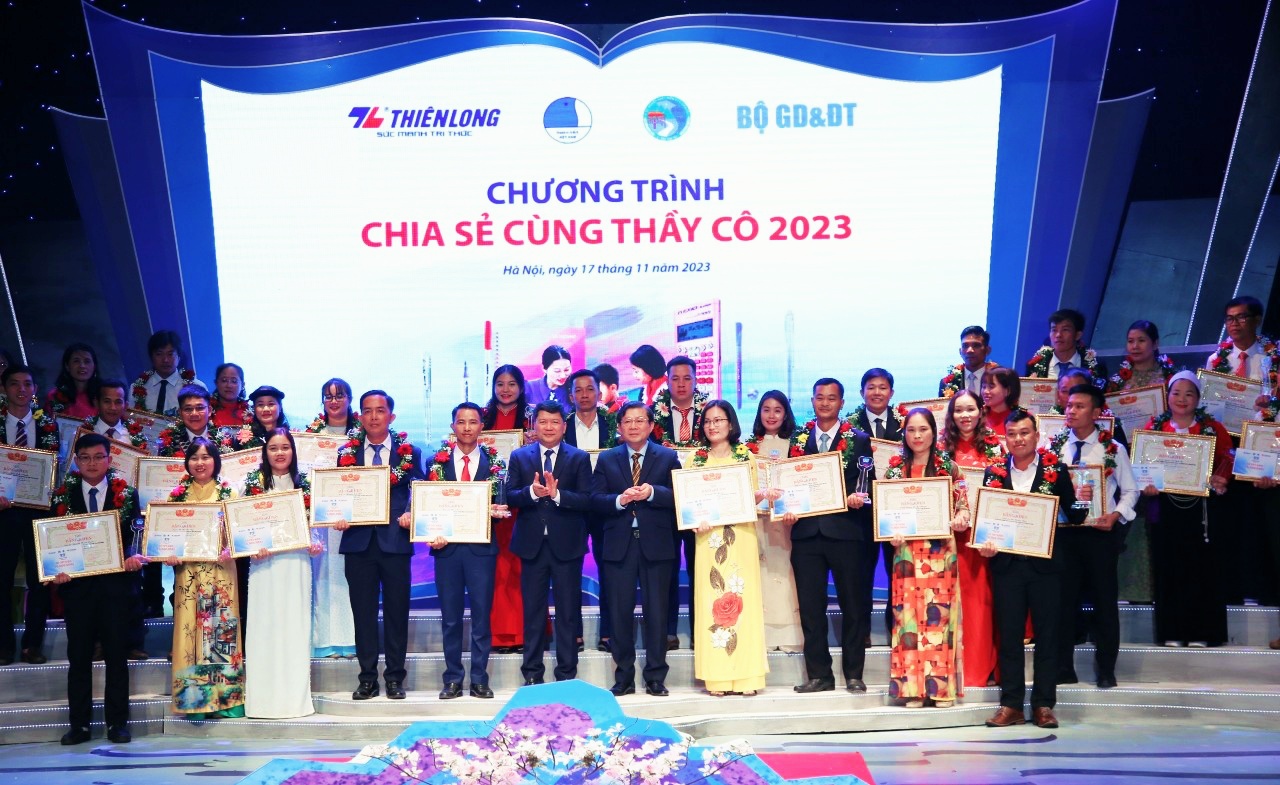 Cắm bản trọn tuổi thanh xuân