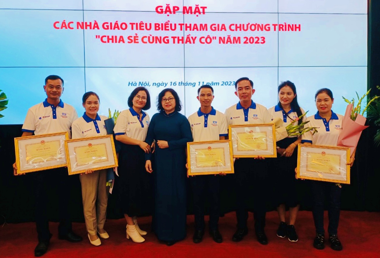 Cắm bản trọn tuổi thanh xuân