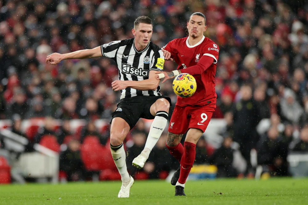 Kết quả Ngoại hạng Anh 2/1: Liverpool đánh bại Newcastle trong cơn mưa bàn thắng