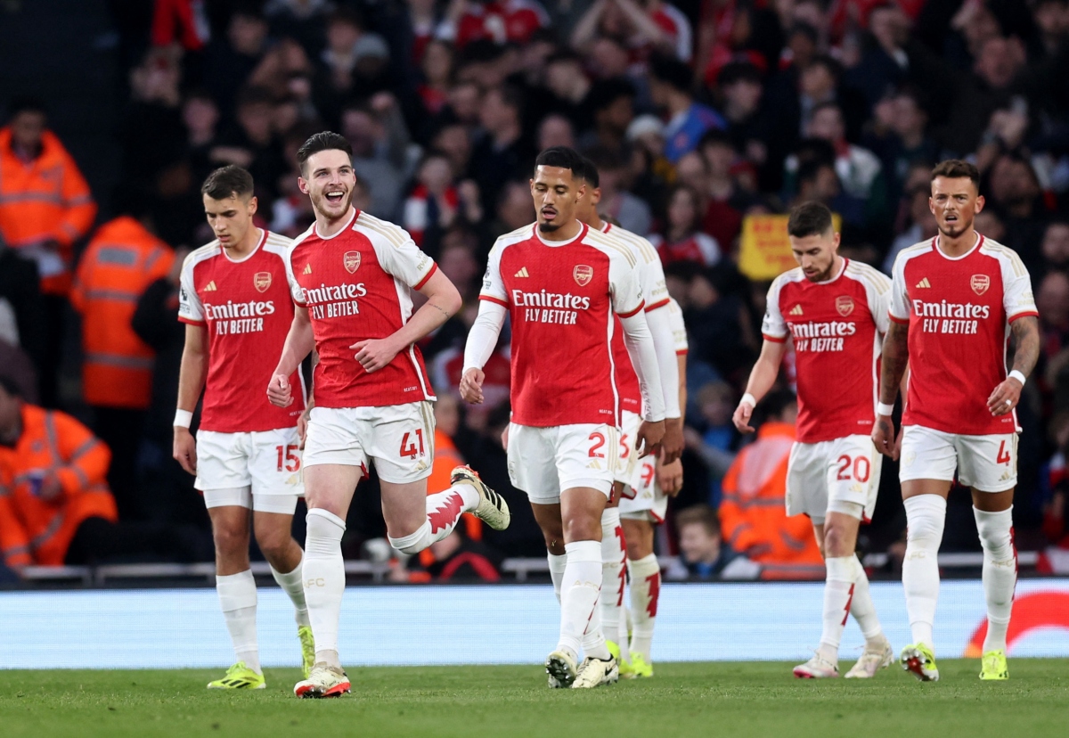 Bảng xếp hạng Ngoại hạng Anh mới nhất: Arsenal tạm dẫn đầu, MU áp sát top 4