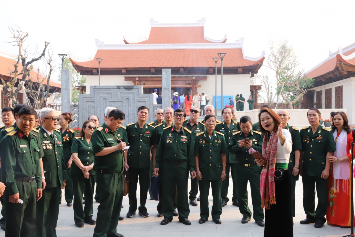 Xúc cảm tháng Ba nơi Điện Biên Phủ