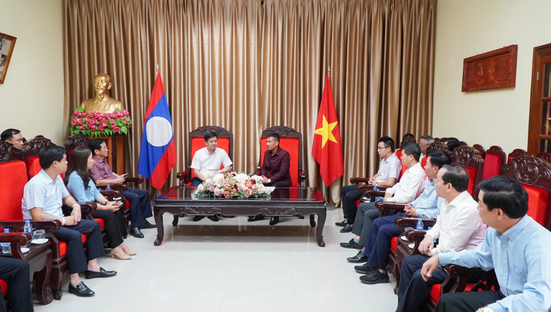 Đoàn lãnh đạo cấp cao tỉnh Quảng Trị thăm Tổng Lãnh sự quán Việt Nam tại tỉnh Champasak và Savannakhet
