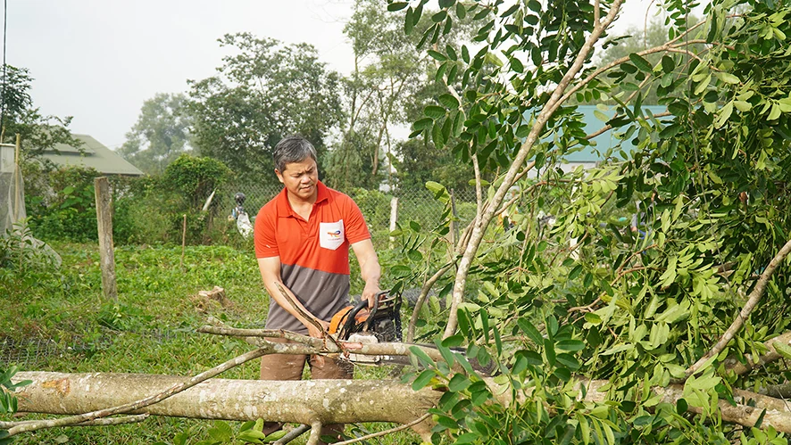 Một nông dân tình nguyện hiến đất xây dựng công trình công ích